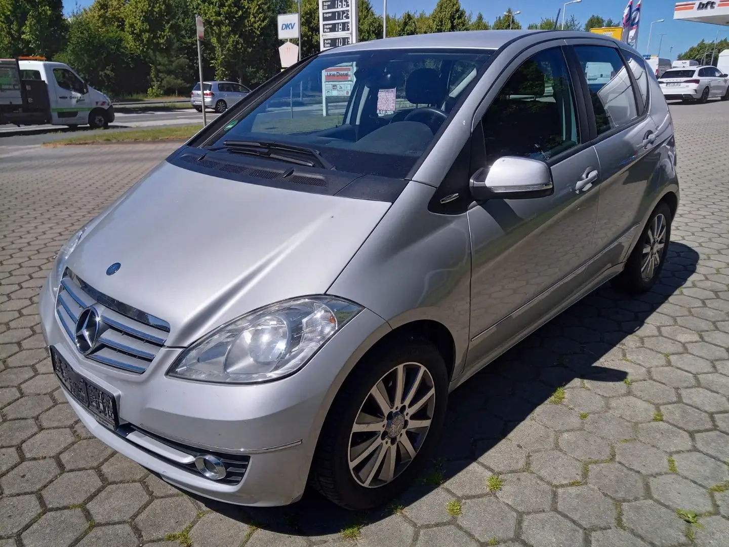 Mercedes-Benz A 180 A -Klasse A 180/Automatik/HU neu Srebrny - 2
