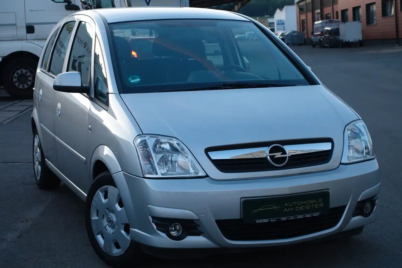 Opel Meriva 1.6*Navi*SHZ*TEMPOMAT*BC*ZV*MFL*38.000KM* Plateado - 2
