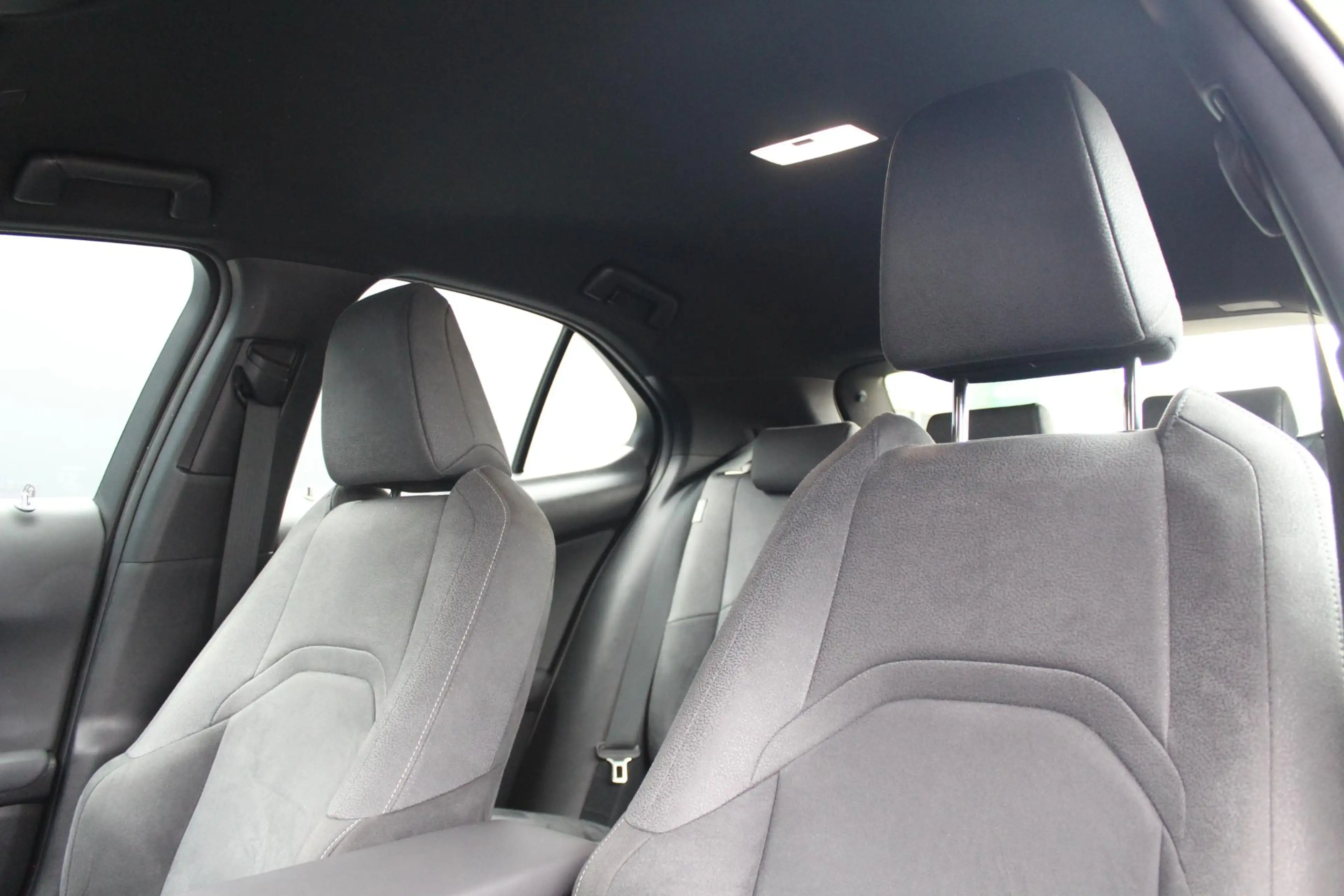 Lexus UX 250h | Incl. 12 maanden garantie | Achteruitrijcamera | — photo 14