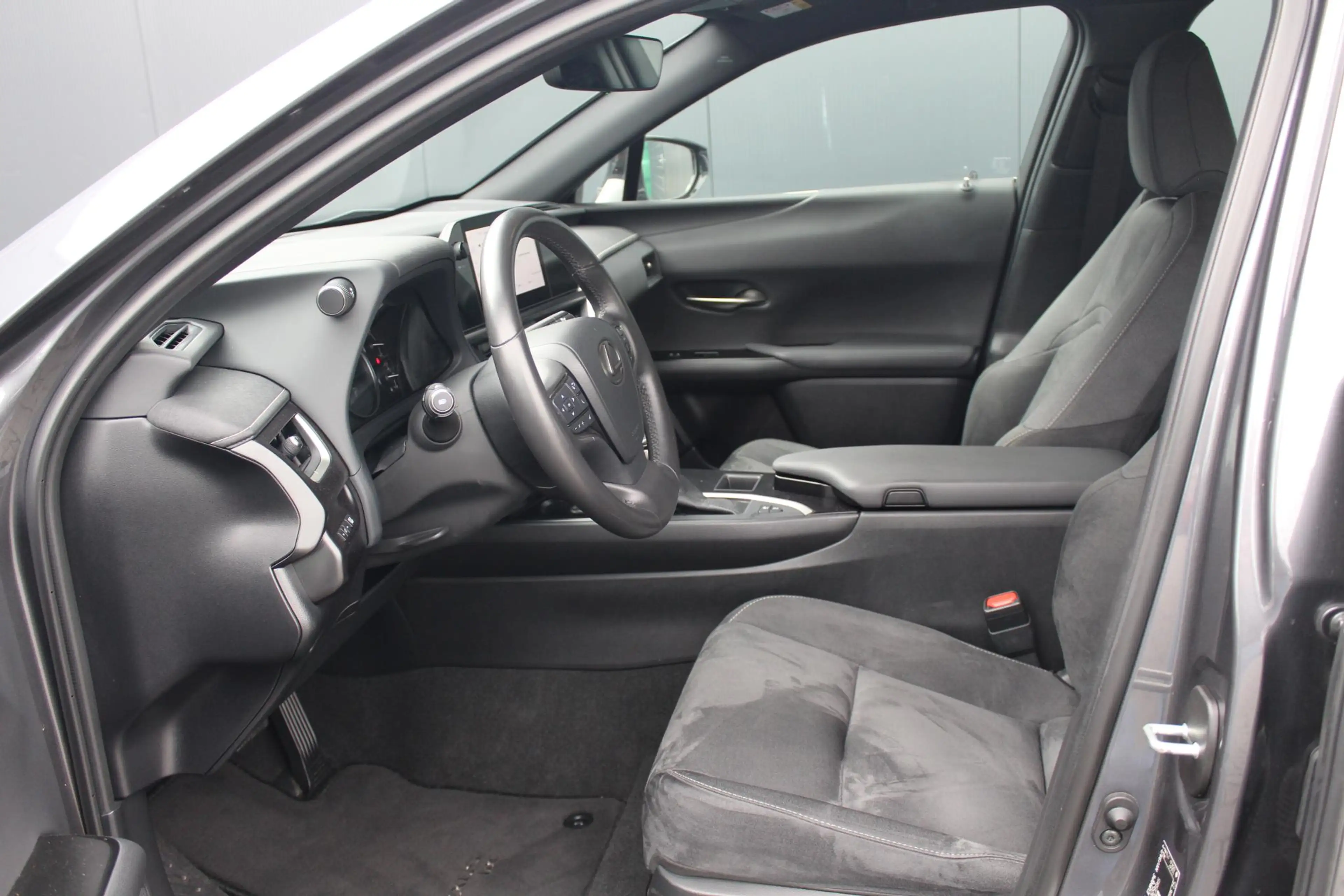Lexus UX 250h | Incl. 12 maanden garantie | Achteruitrijcamera | — photo 12