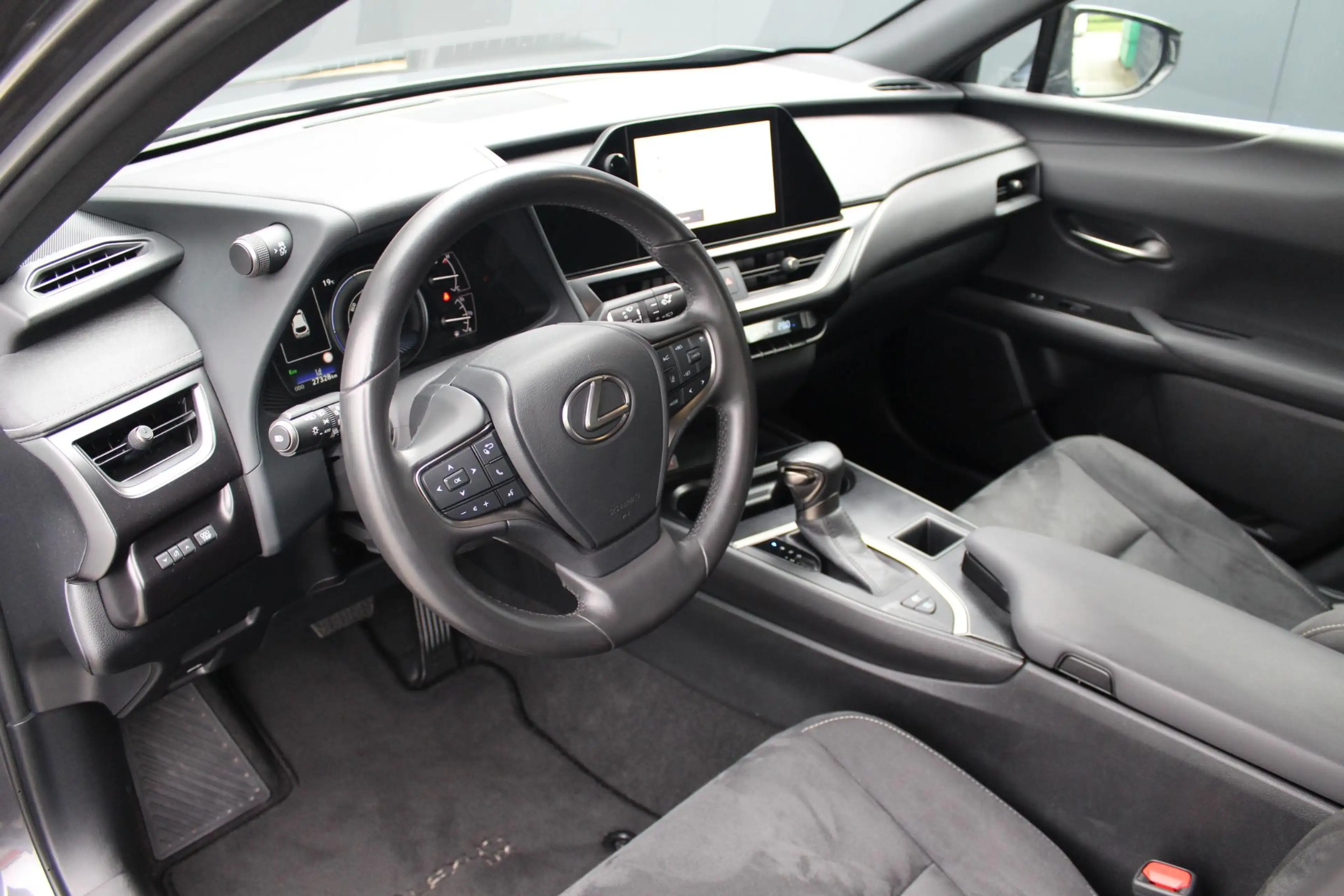Lexus UX 250h | Incl. 12 maanden garantie | Achteruitrijcamera | — photo 13