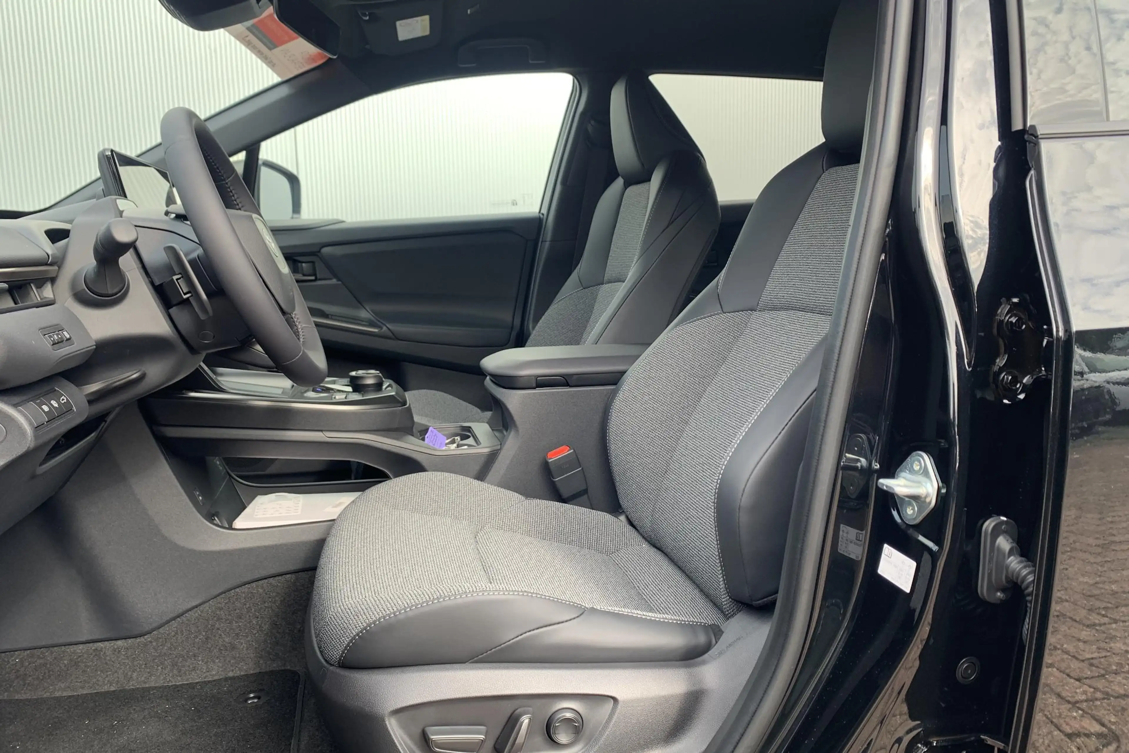 Toyota bZ4X Dynamic 73 kWh / Uit Voorraad leverbaar! / Nu met — photo 7