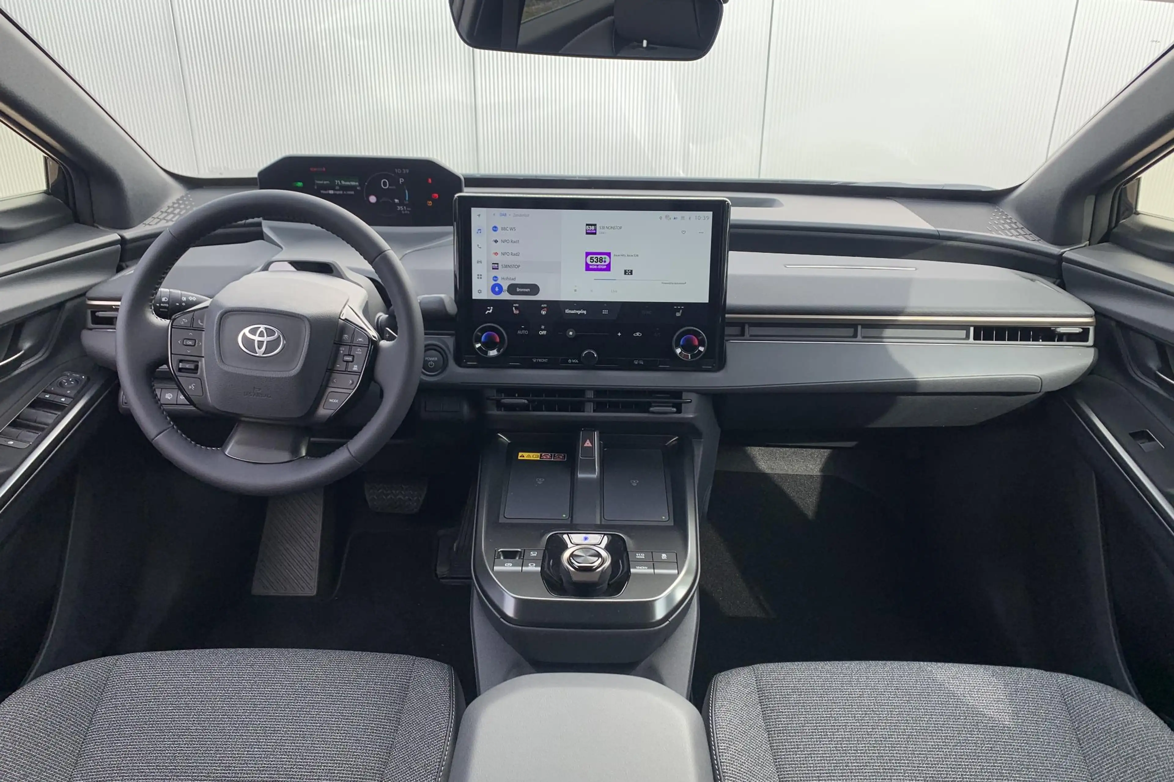 Toyota bZ4X Dynamic 73 kWh / Uit Voorraad leverbaar! / Nu met — photo 9