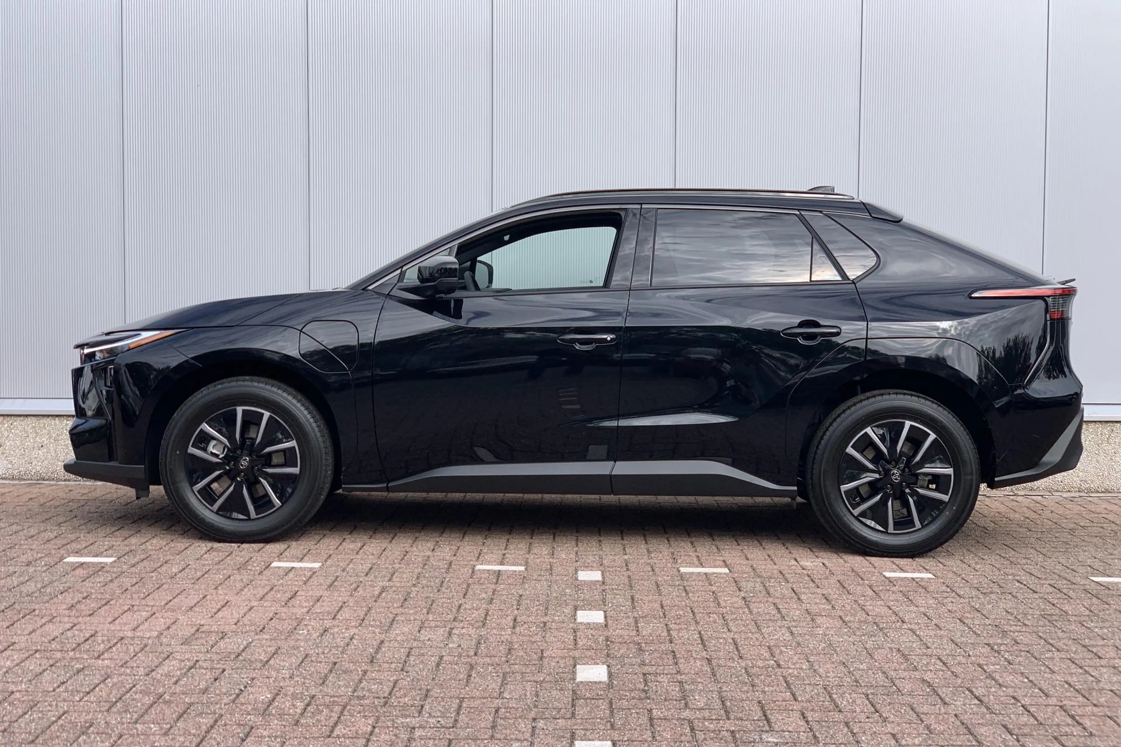 Toyota bZ4X Dynamic 73 kWh / Uit Voorraad leverbaar! / Nu met — photo 4