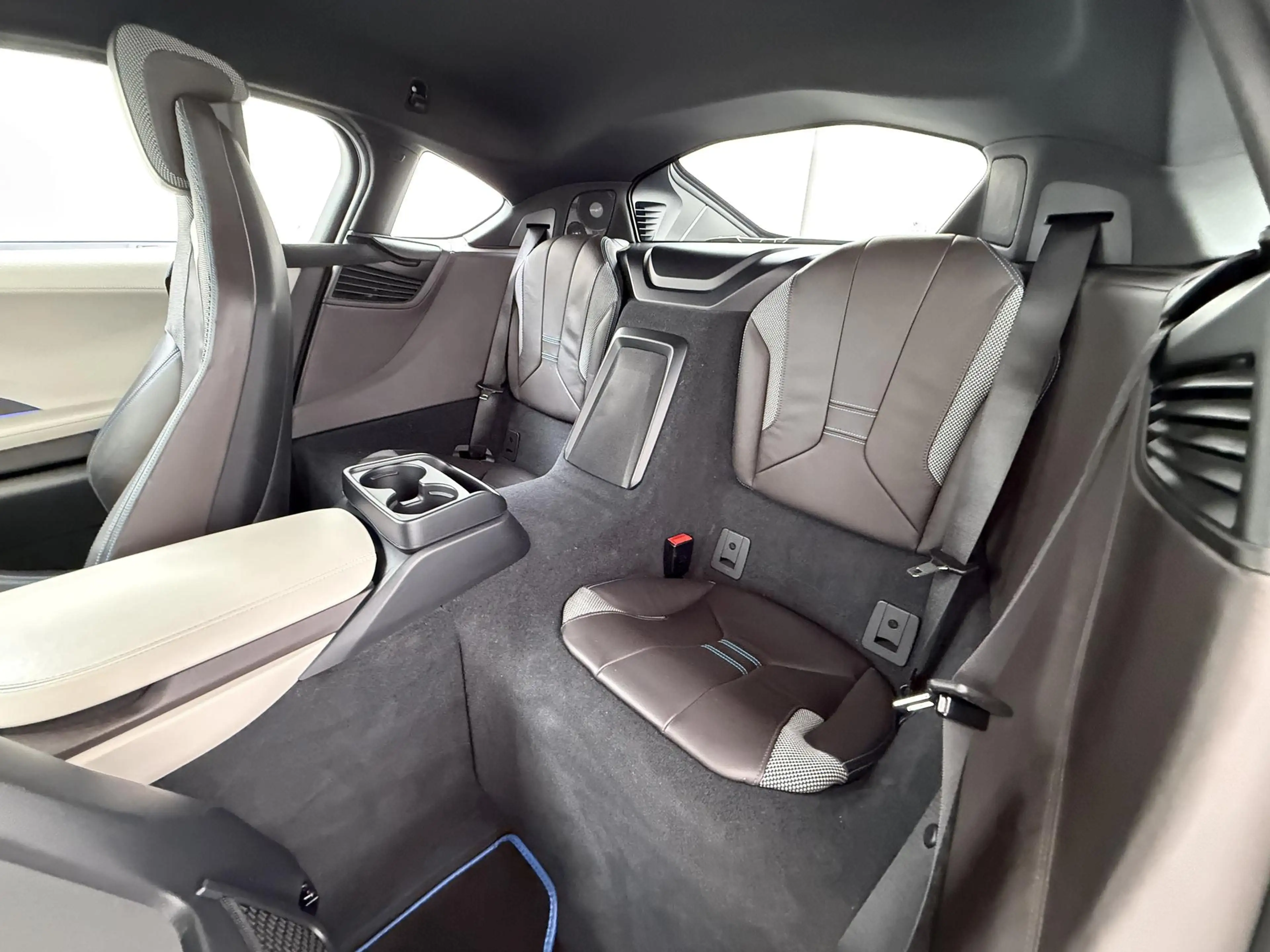 BMW i8 1.5 PROGRESSIVE PACK| HARMAN KARDON| HEAD UP DISPL — photo 18