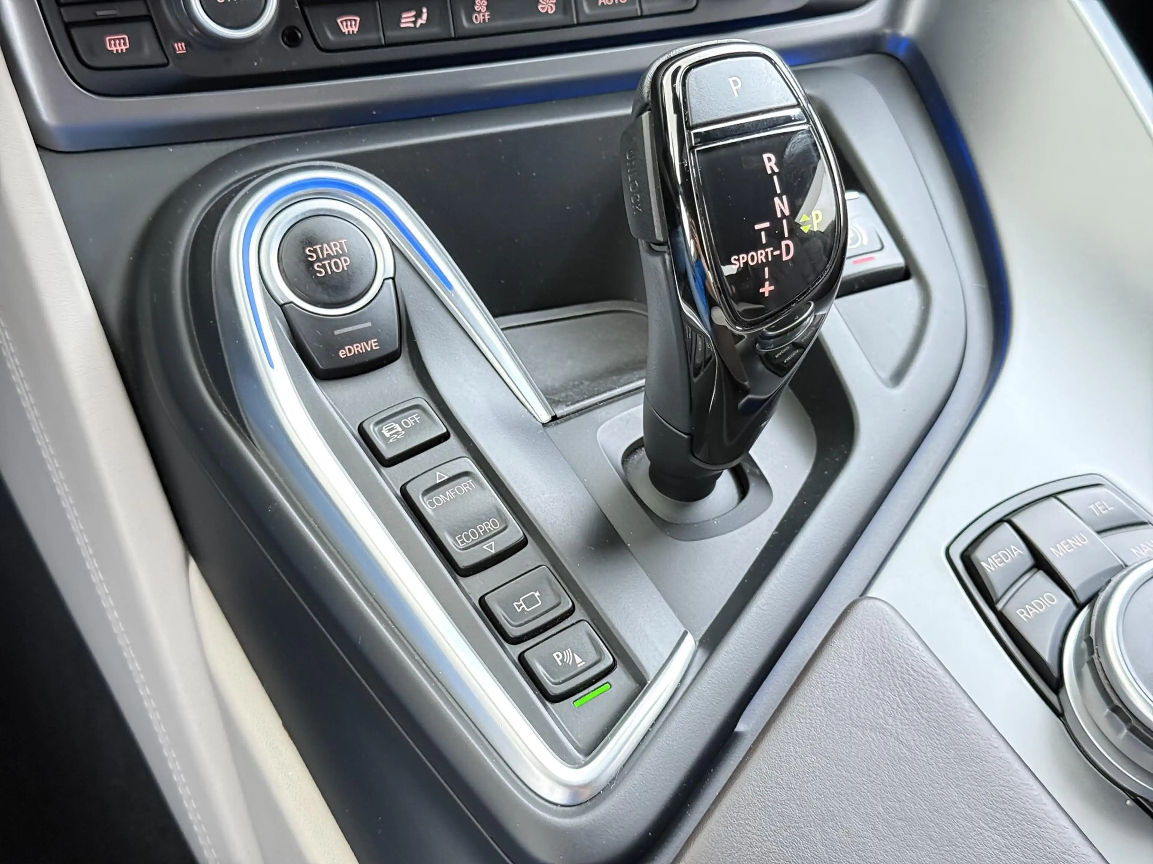 BMW i8 1.5 PROGRESSIVE PACK| HARMAN KARDON| HEAD UP DISPL — photo 39