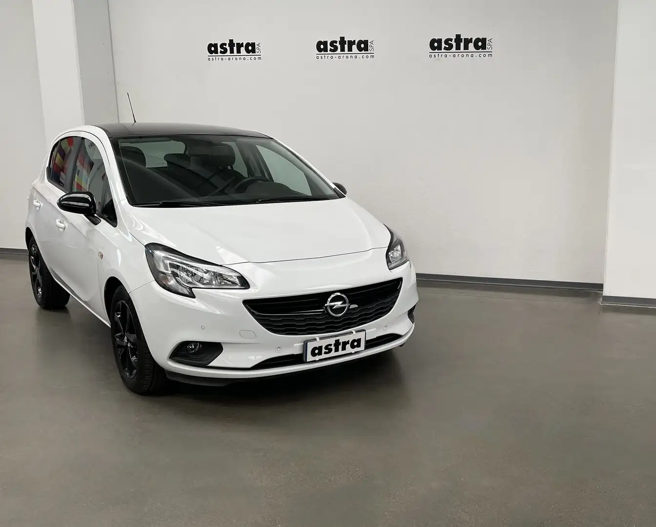 Opel Corsa 1.4 90CV GPL Tech 5 porte Black Edition Nero - 1