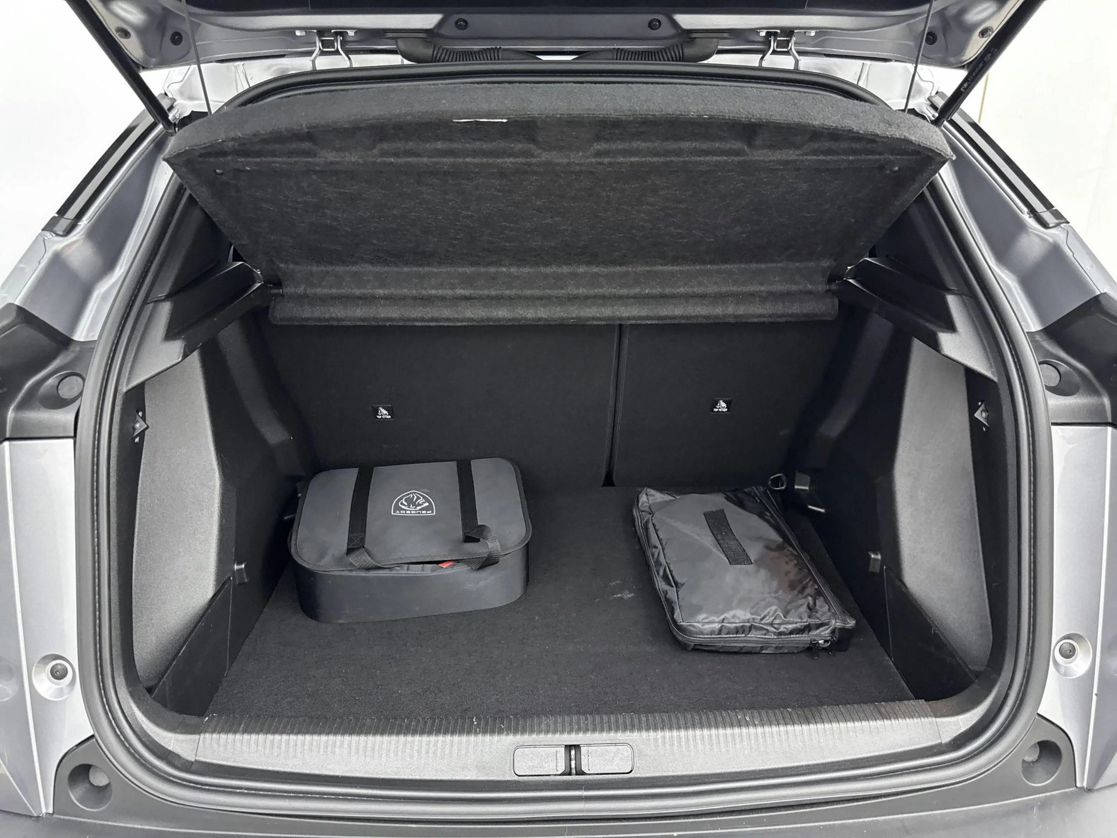 Peugeot e-2008 EV Active 50 kWh | 1ste eigenaar | Apple CarPlay | — photo 15