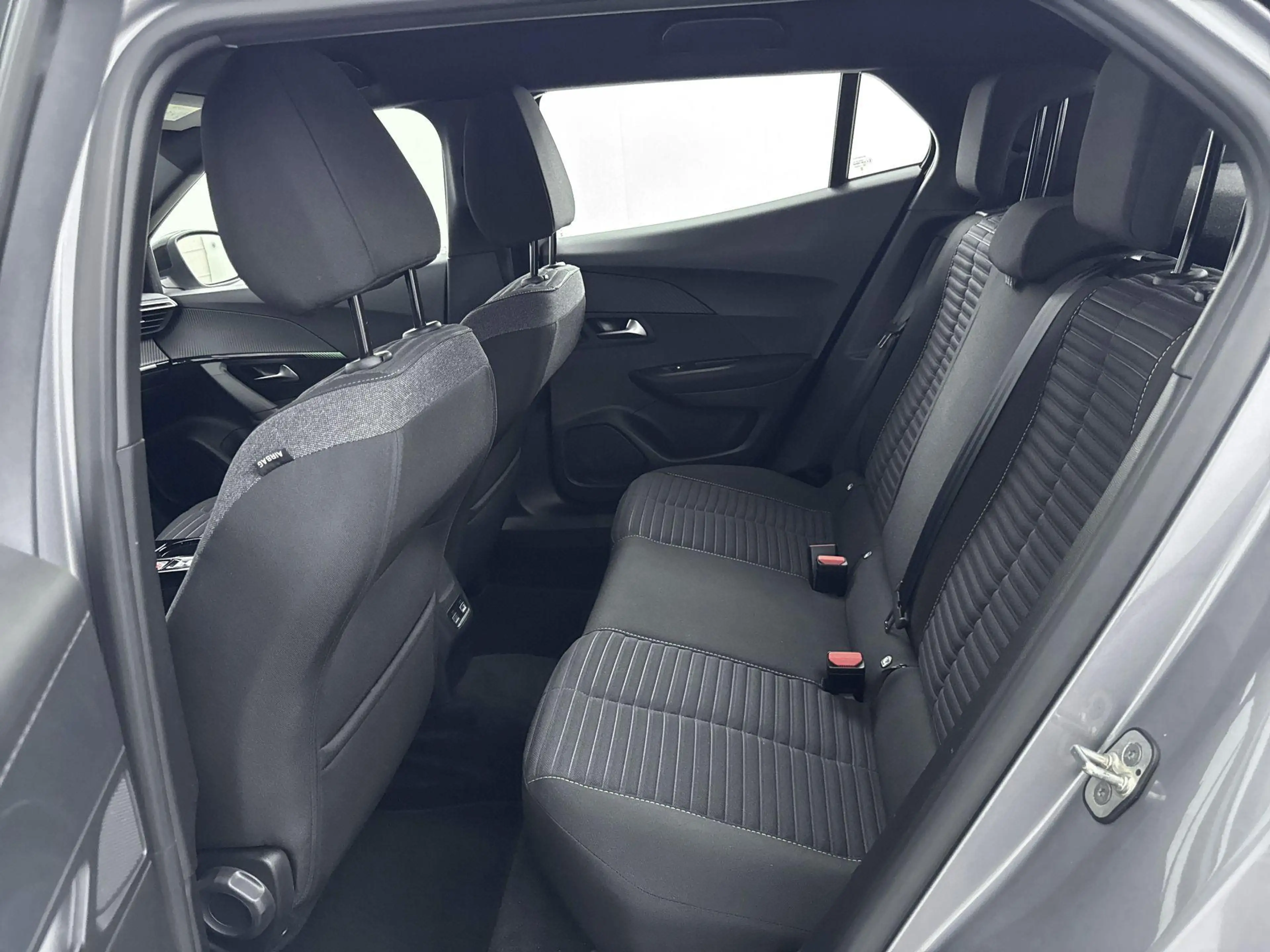 Peugeot e-2008 EV Active 50 kWh | 1ste eigenaar | Apple CarPlay | — photo 14