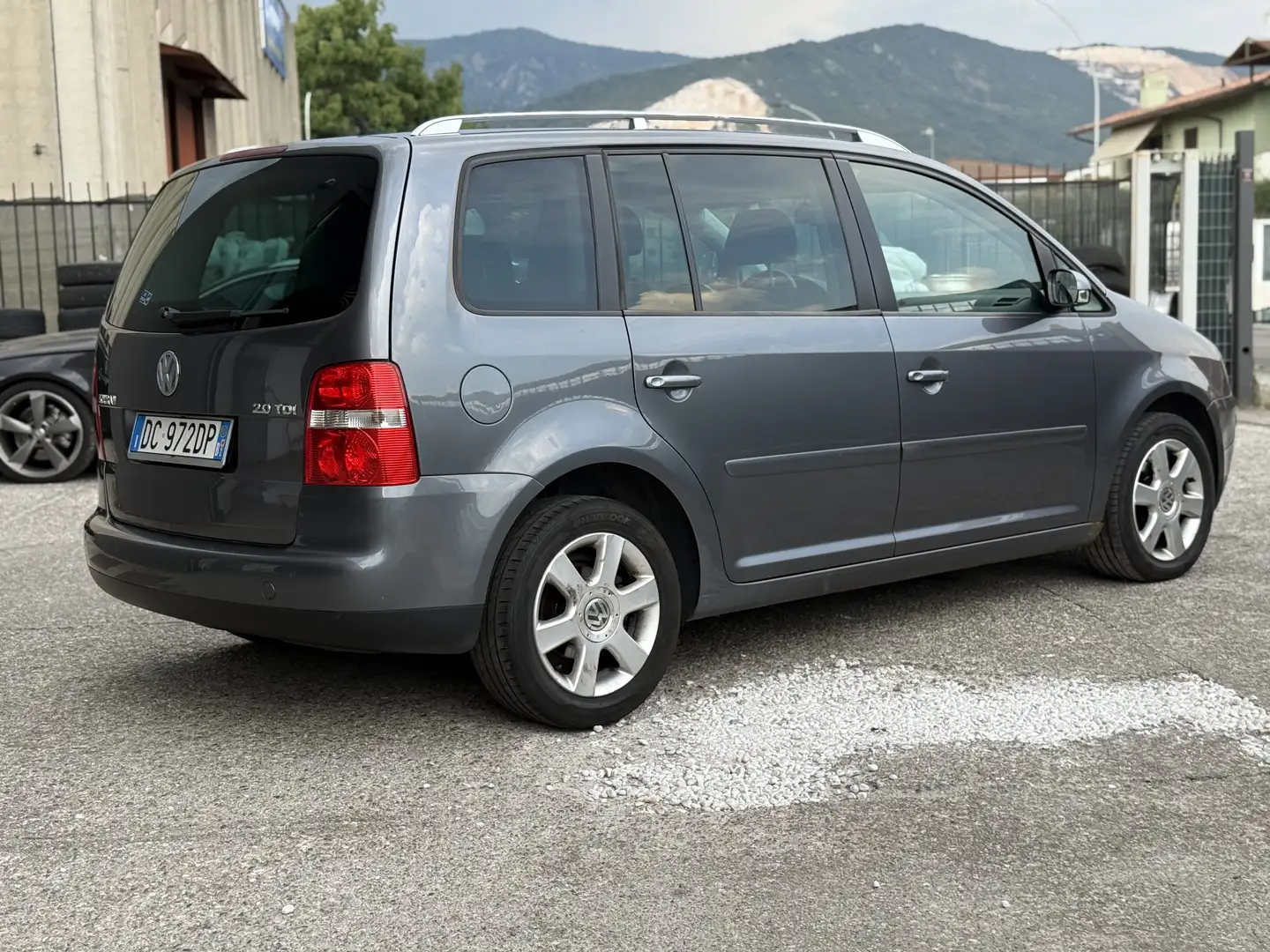 Volkswagen Touran 2.0 tdi Highline dsg dpf - 1