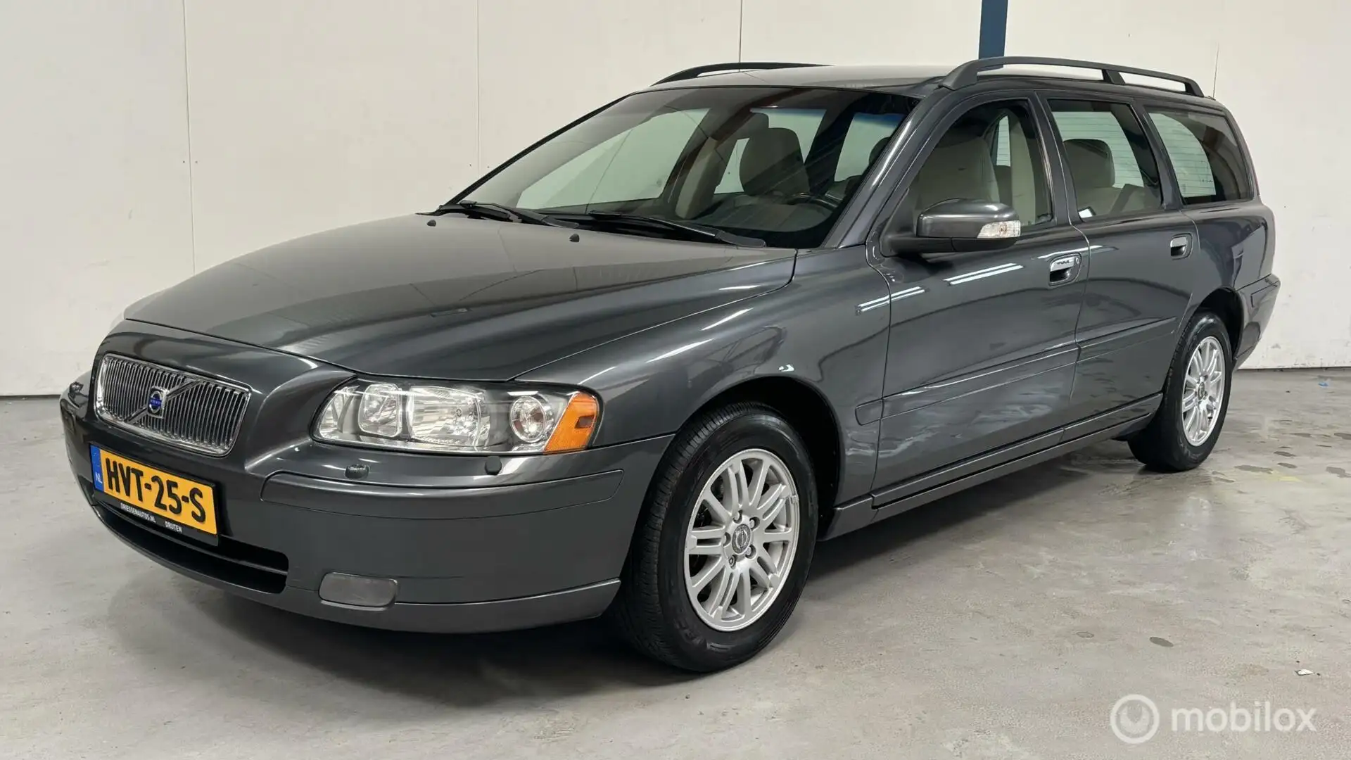 Volvo V70 2.4 Edition 1E EIGENAAR / YOUNGTIMER / 170PK Grijs - 1