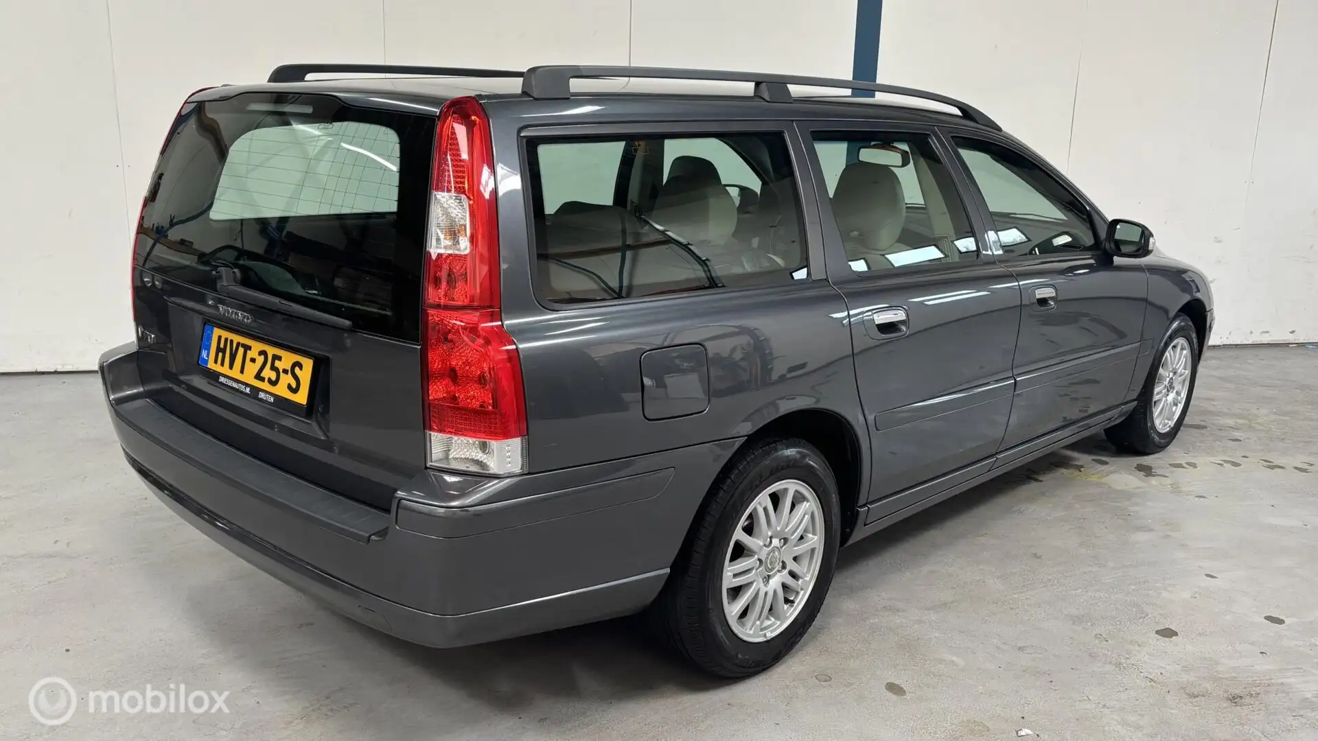 Volvo V70 2.4 Edition 1E EIGENAAR / YOUNGTIMER / 170PK Grijs - 2