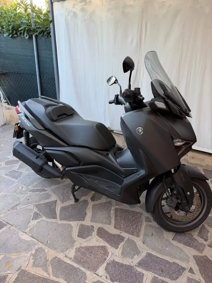 Yamaha X-Max 300