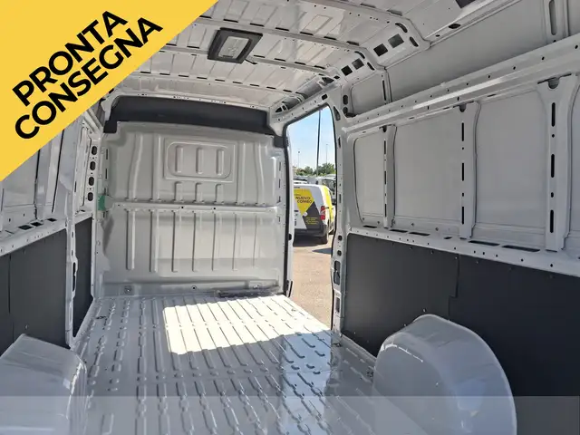 Opel Movano view 13