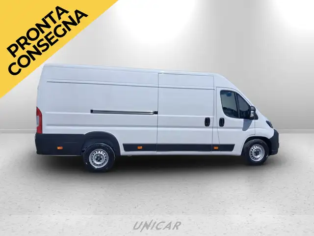 Opel Movano view 4