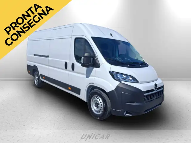 Opel Movano view 3