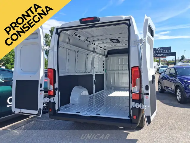 Opel Movano view 12