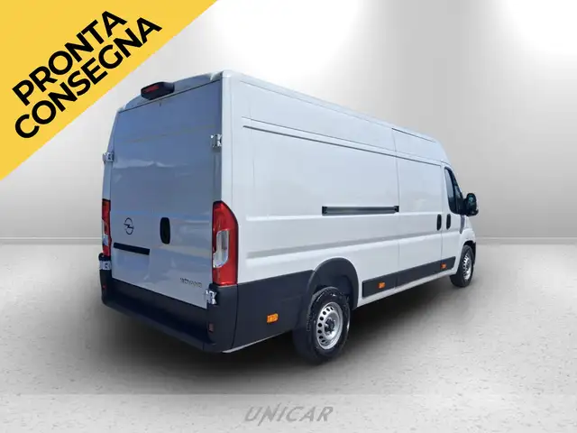 Opel Movano view 5