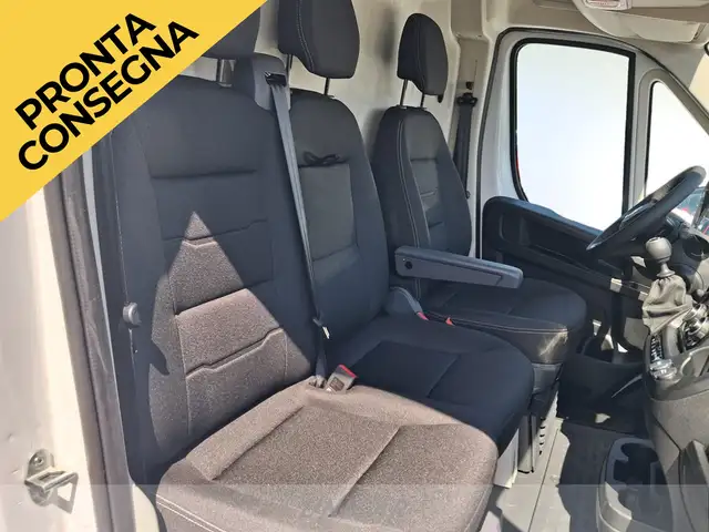 Opel Movano view 8