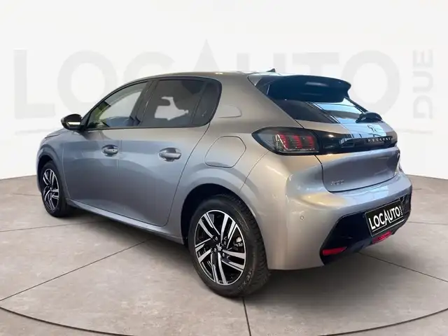 Peugeot 208 view 5