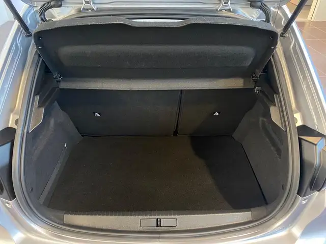 Peugeot 208 view 9