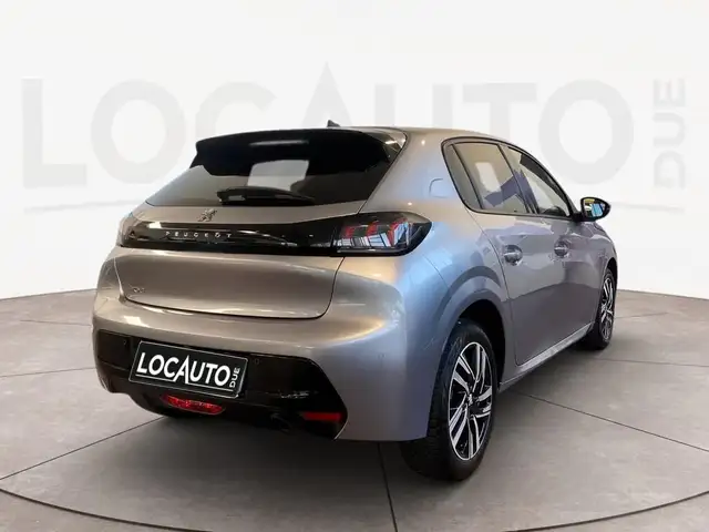 Peugeot 208 view 4
