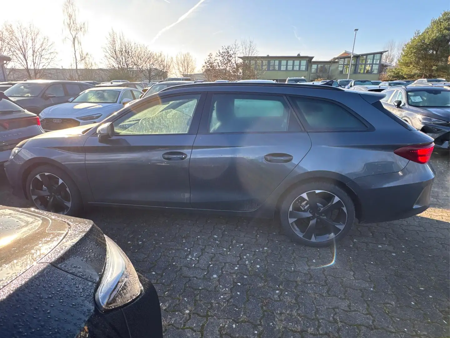 CUPRA Leon Sportstourer ST eHK+KAMERA+SHZ+ACC+LED+18" LM+P... Grau - 2