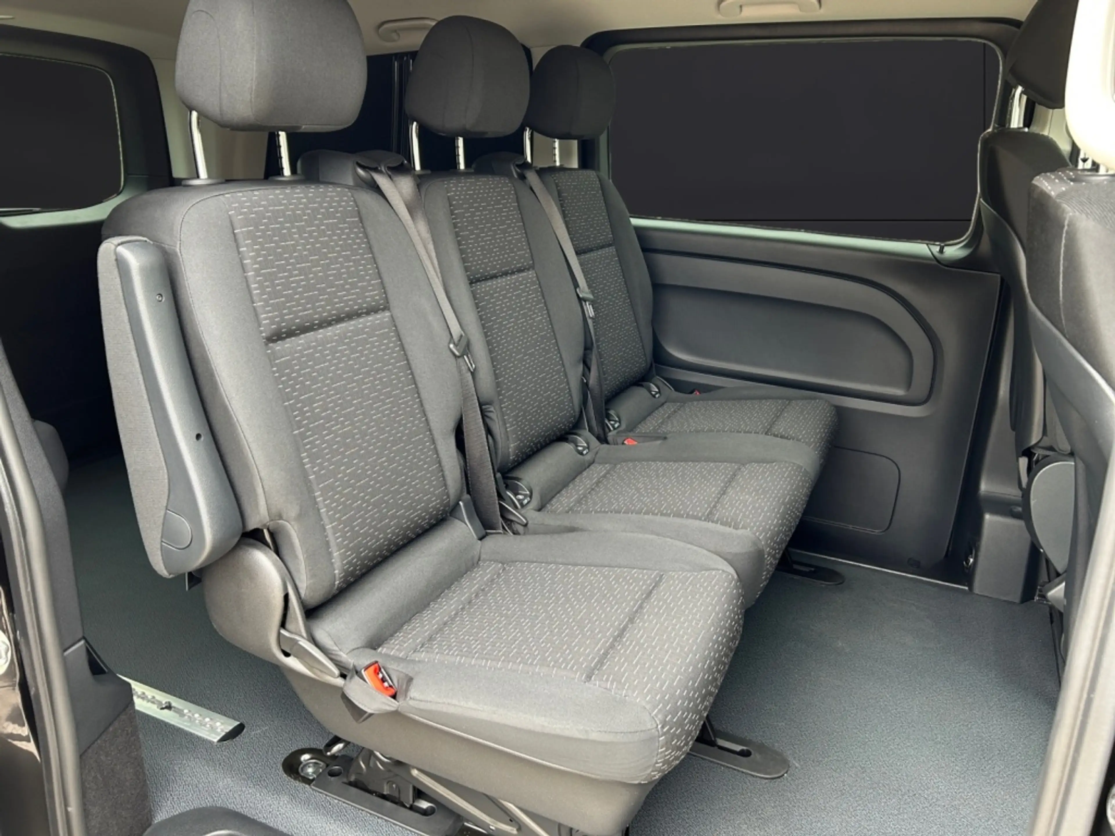 Mercedes-Benz Vito 124 CDI 4x4 Mixto Lang MBUX*LED*STHZG*AHK*NAVI — photo 13