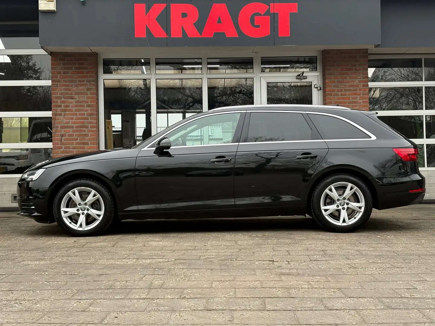 Audi A4 Avant Lease Edition 1.4 TFSI 150 pk - LED - Navi - Schwarz - 2