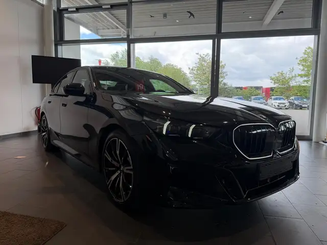 BMW 5 Series view 5