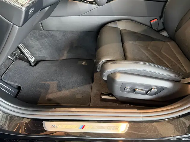 BMW 5 Series view 12