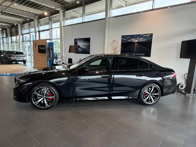 BMW 5 Series view 3
