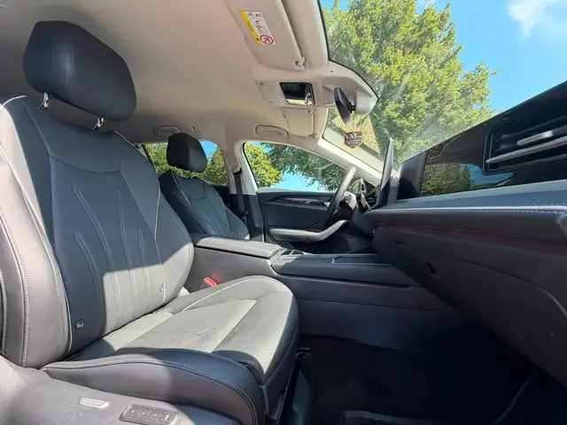 Volkswagen Passat view 9