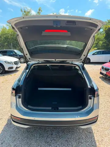 Volkswagen Passat view 13