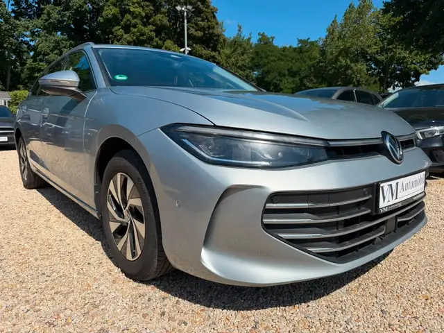 Volkswagen Passat view 3
