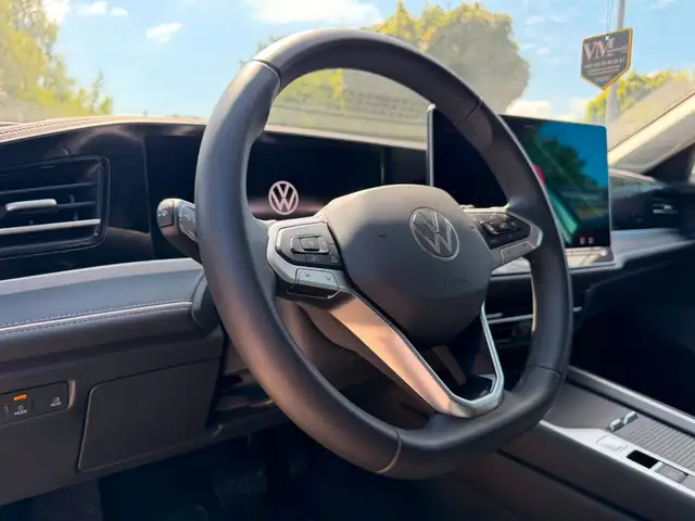 Volkswagen Passat view 8