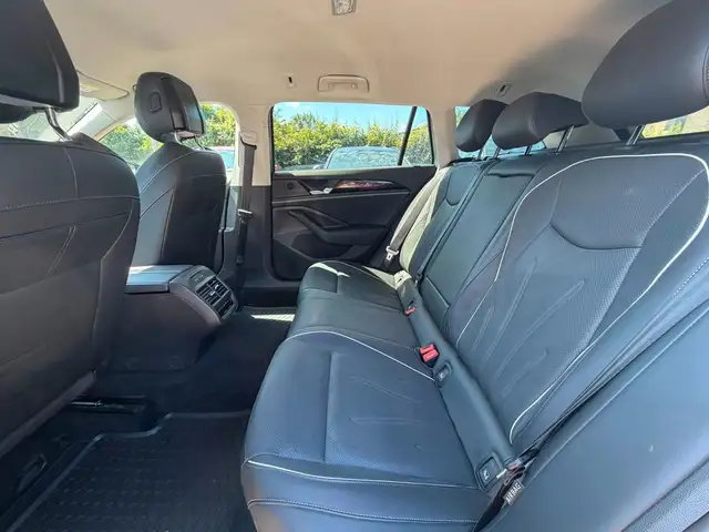 Volkswagen Passat view 10