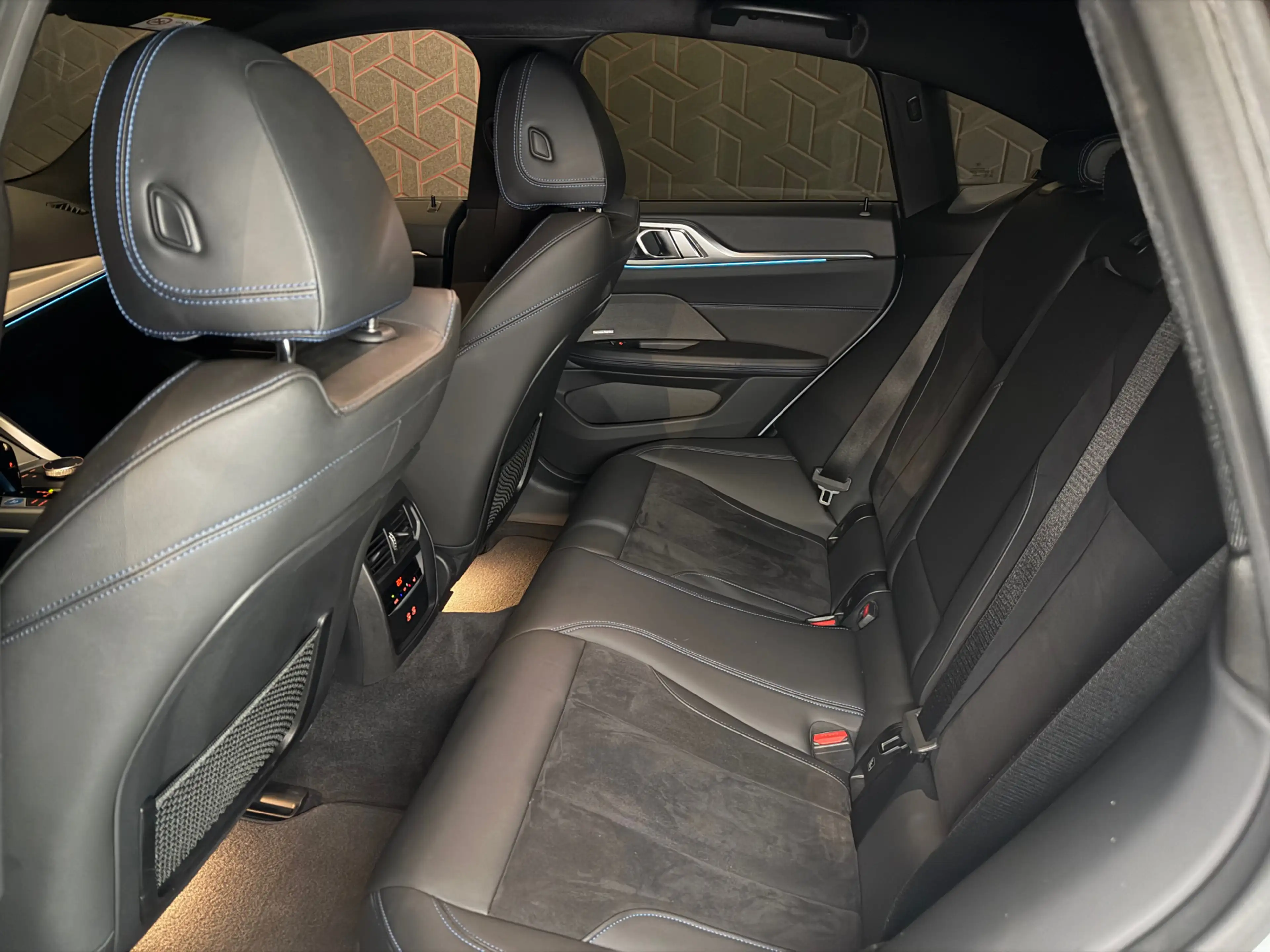 BMW i4 eDrive40 High Exe 84 kWh | M-sport | Camera | Head — photo 10