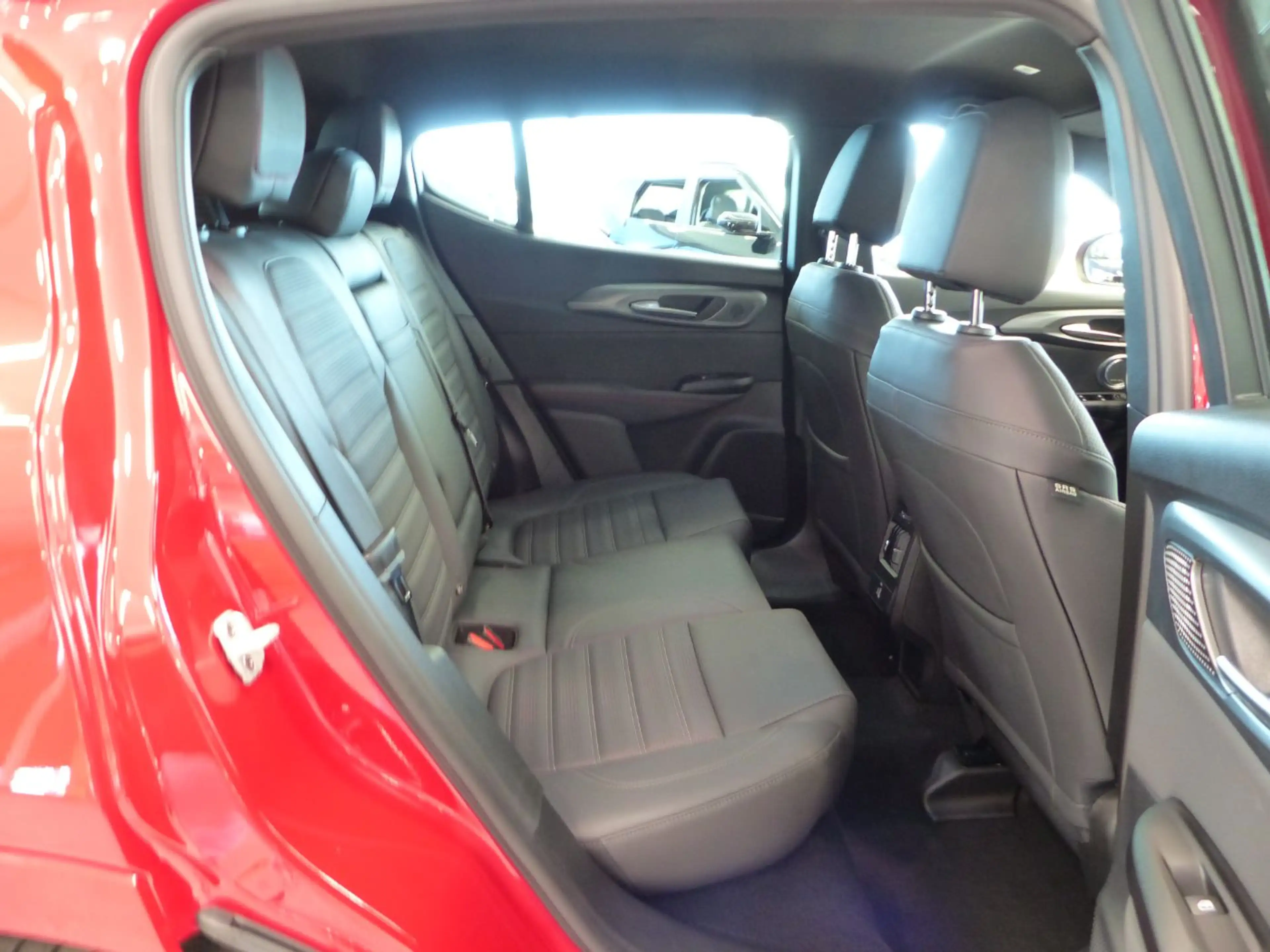 Alfa Romeo Tonale 1.5 Mild Hybrid TRIBUTO ITALIANO ACC+LED — photo 12
