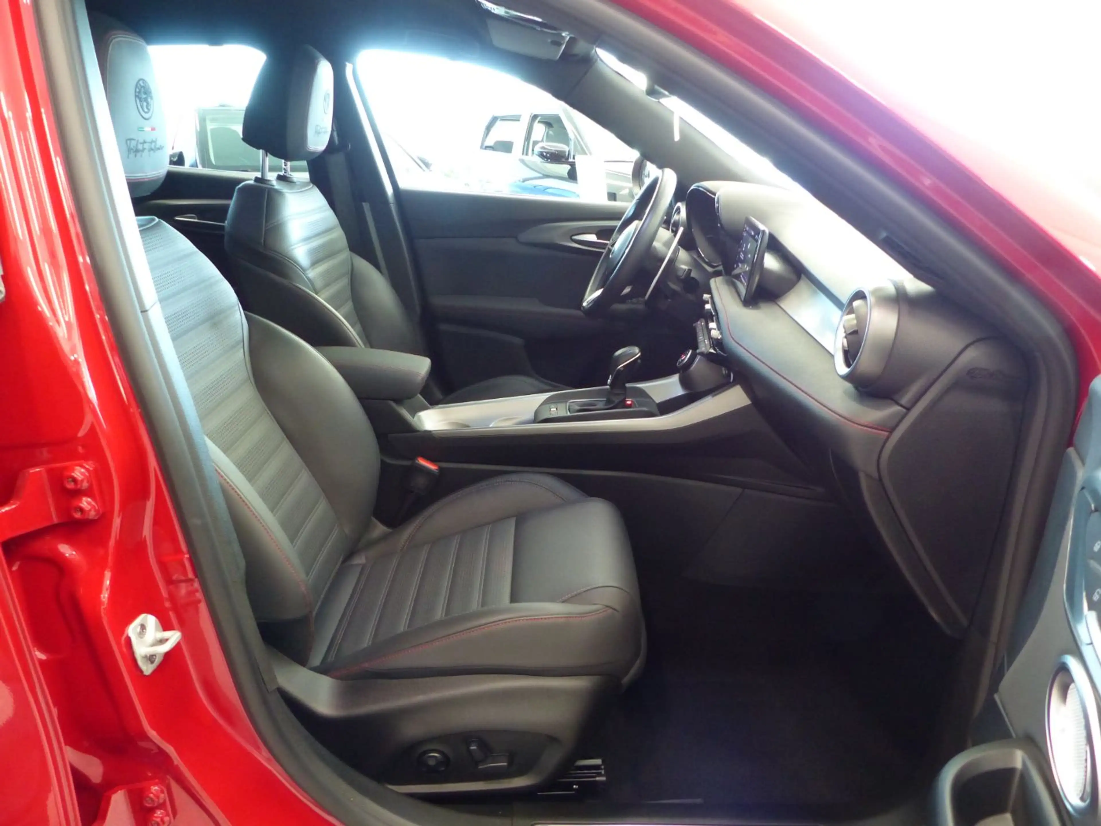 Alfa Romeo Tonale 1.5 Mild Hybrid TRIBUTO ITALIANO ACC+LED — photo 13