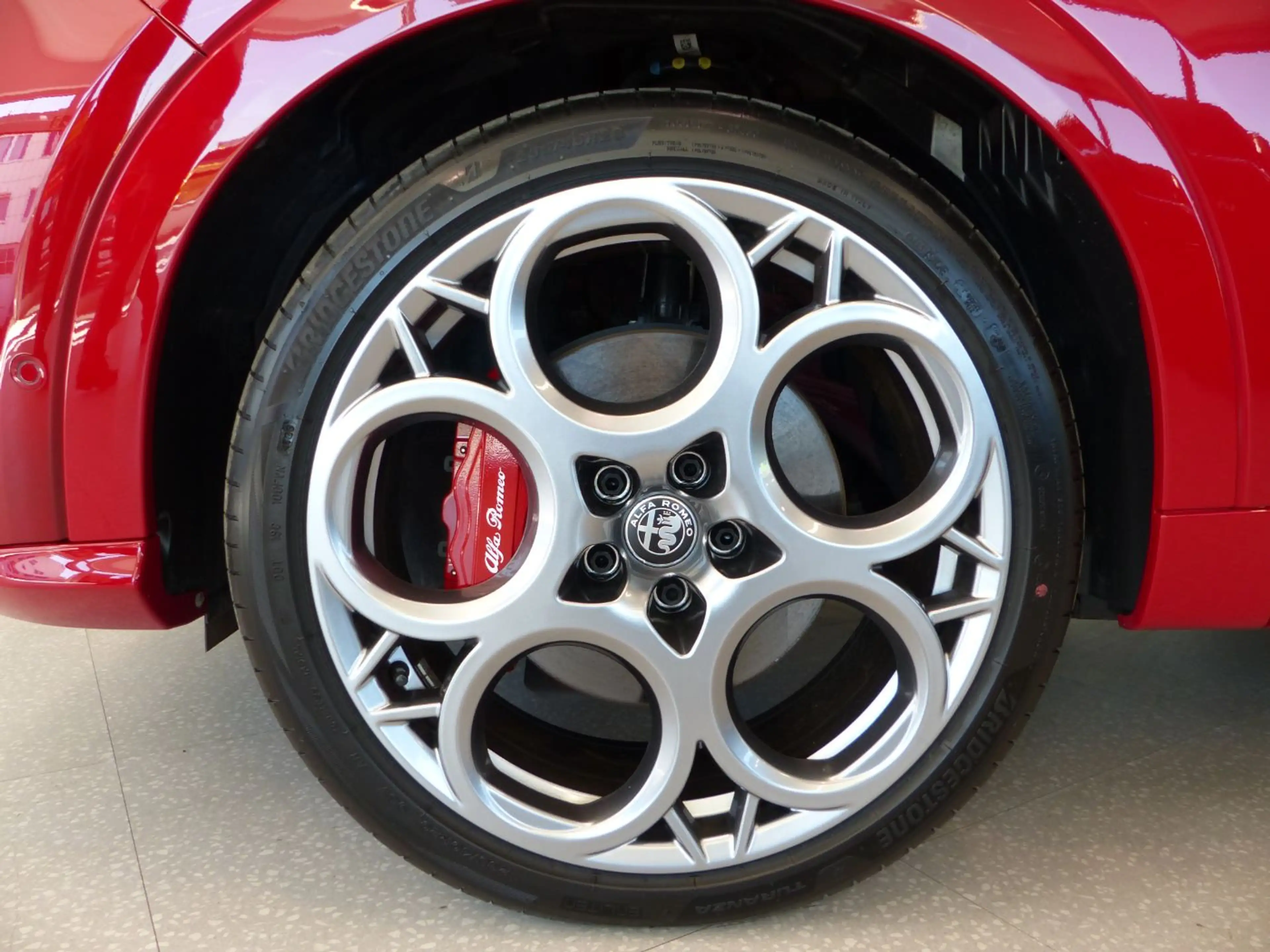 Alfa Romeo Tonale 1.5 Mild Hybrid TRIBUTO ITALIANO ACC+LED — photo 9