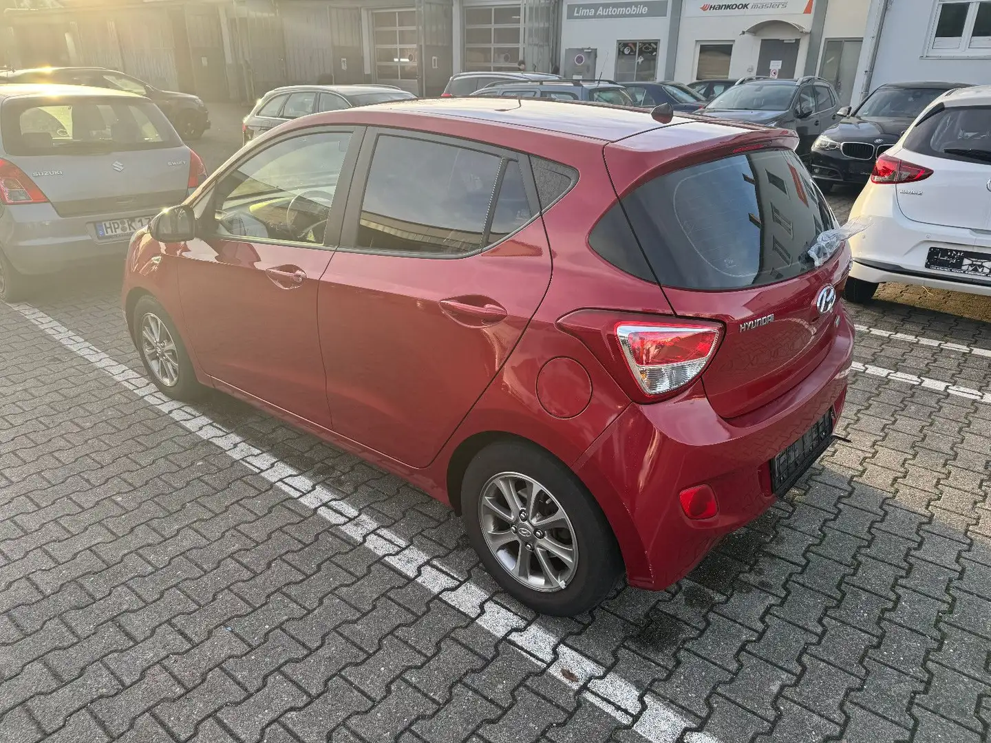 Hyundai i10 Intro Edition Rot - 1