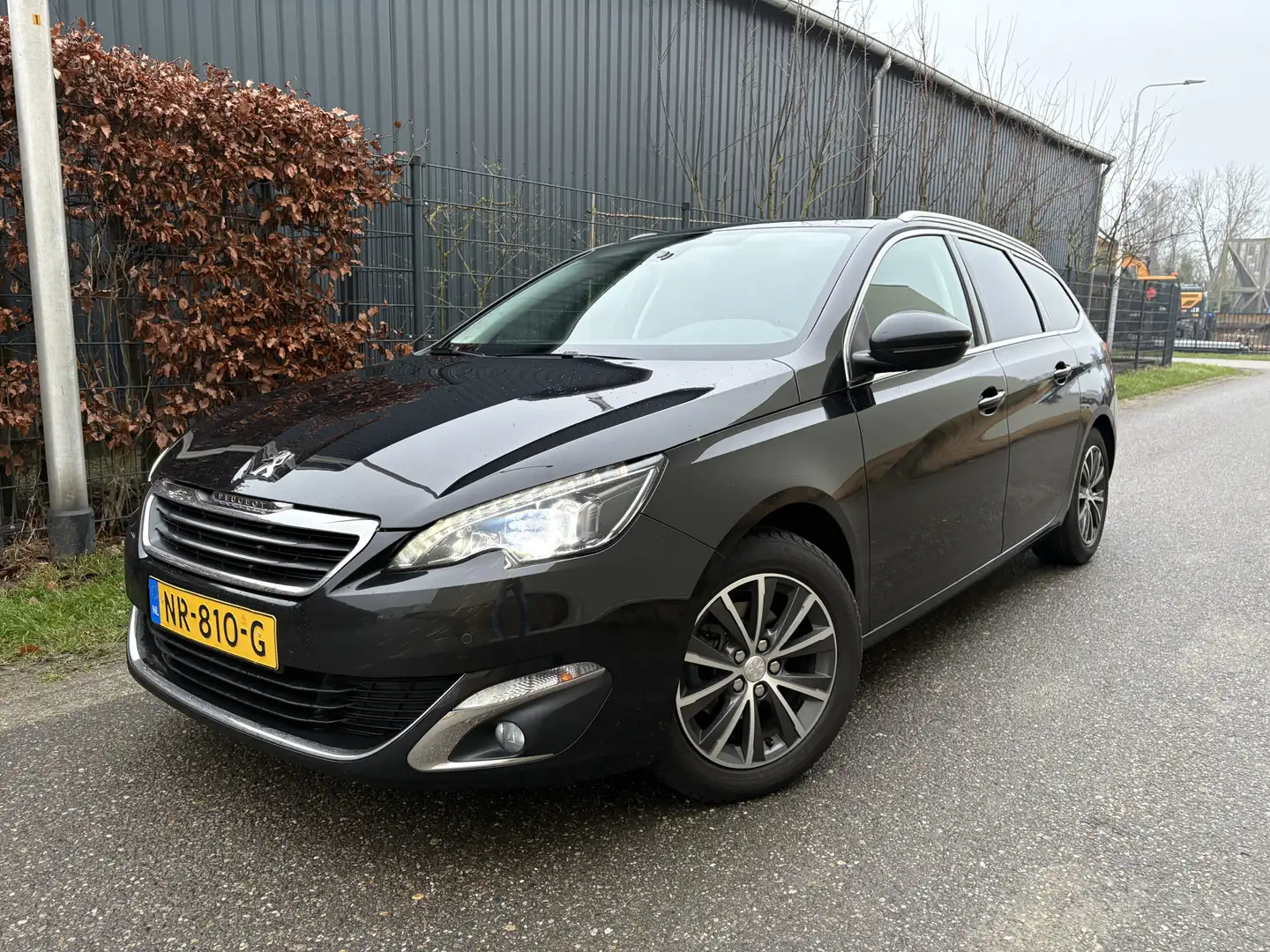 Peugeot 308 SW 1.2 PureTech Blue Lease Premium / LEER / XENON Schwarz - 1