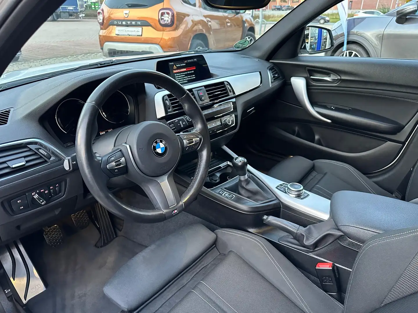 BMW 118 i M Sport Shadow Line *PDC *SHZ *Navi Weiß - 2