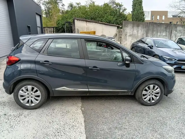 Renault Captur view 3