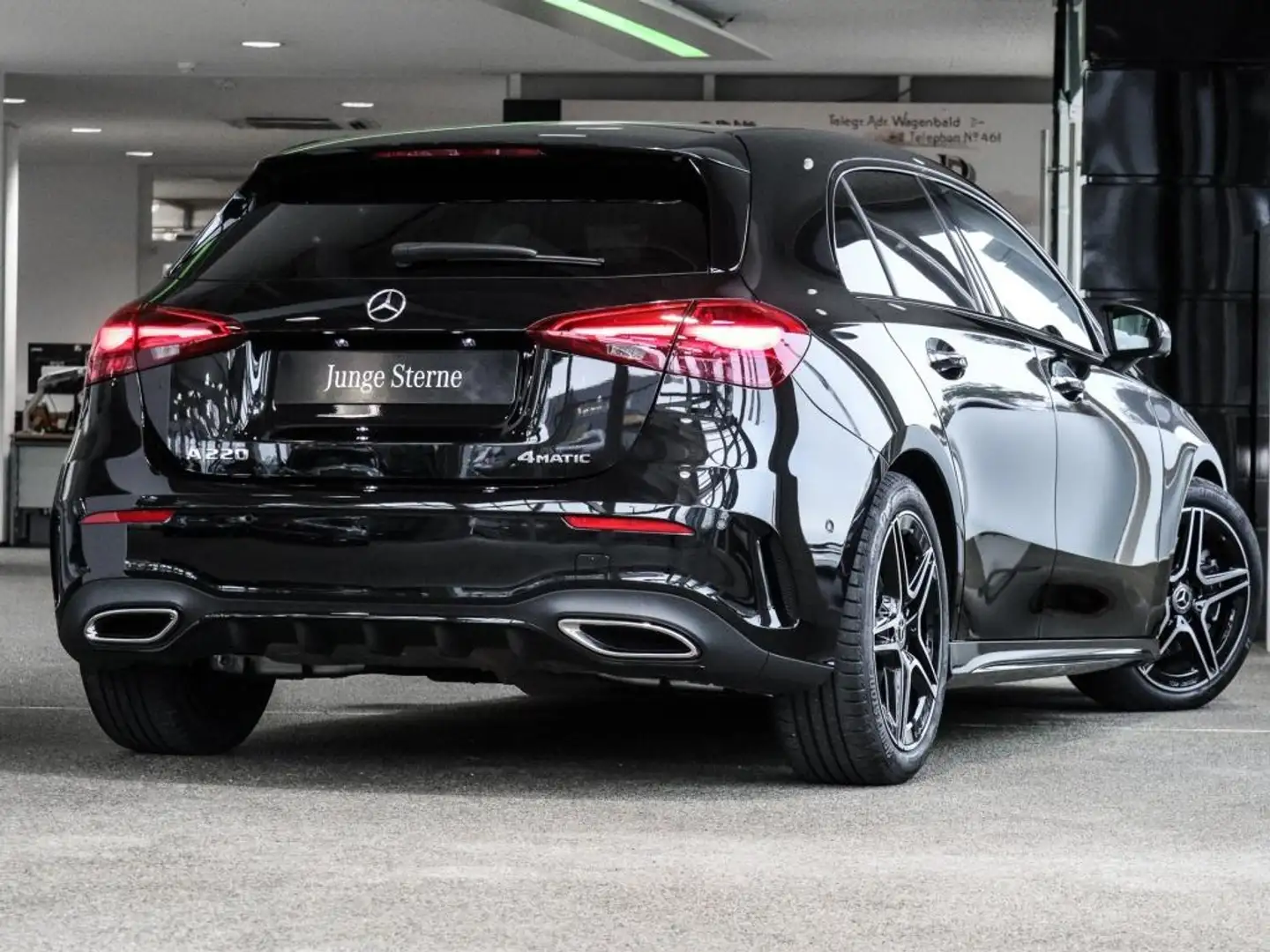 Mercedes-Benz A 220 4M AMG-Sport/Pano/MBeam/360/Memo/Night/HUD Schwarz - 2