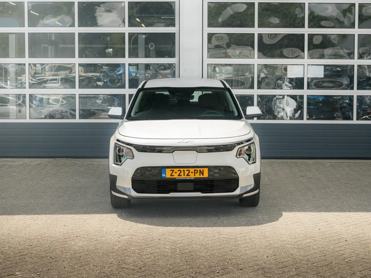 Kia e-Niro EV Light Edition 64.8 kWh | Navigatie | Achteruitr Wit - 2