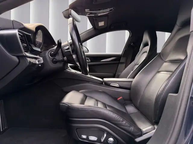Porsche Panamera view 10