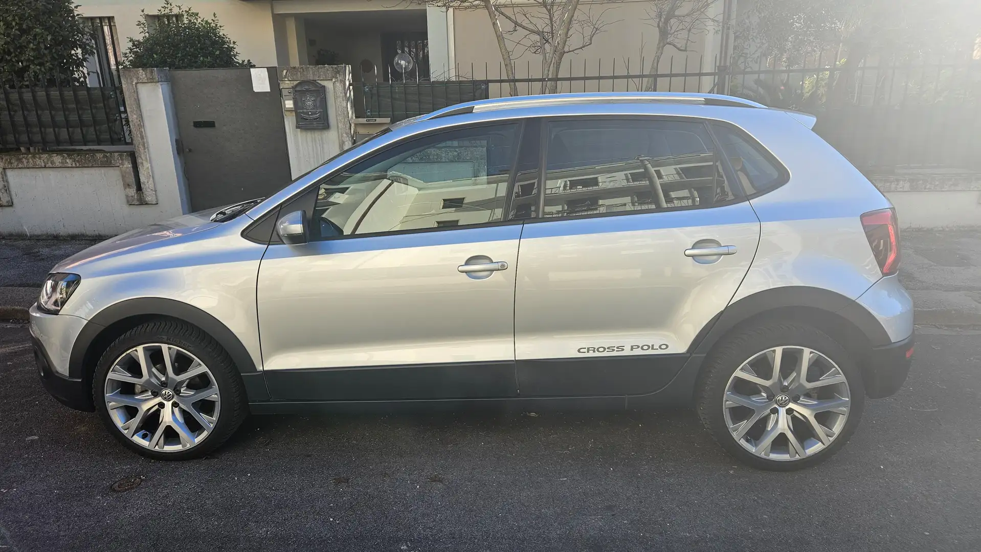 Volkswagen Polo Cross Polo V 2014 5p 1.4 tdi bm Silber - 1