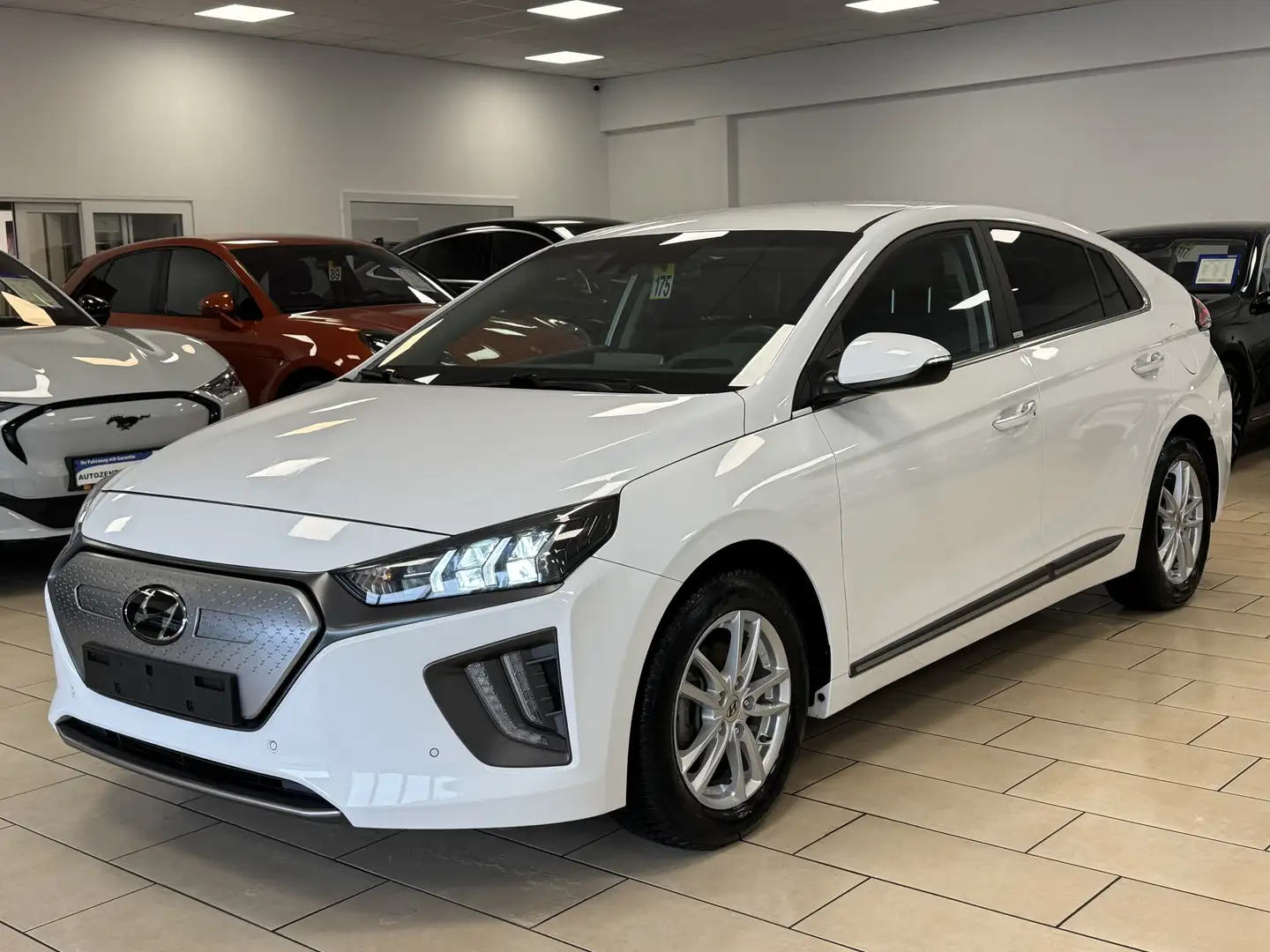 Hyundai IONIQ Prime Elektro*Leder*Ambiente*DAB+*LED*R-Dam Weiß - 1